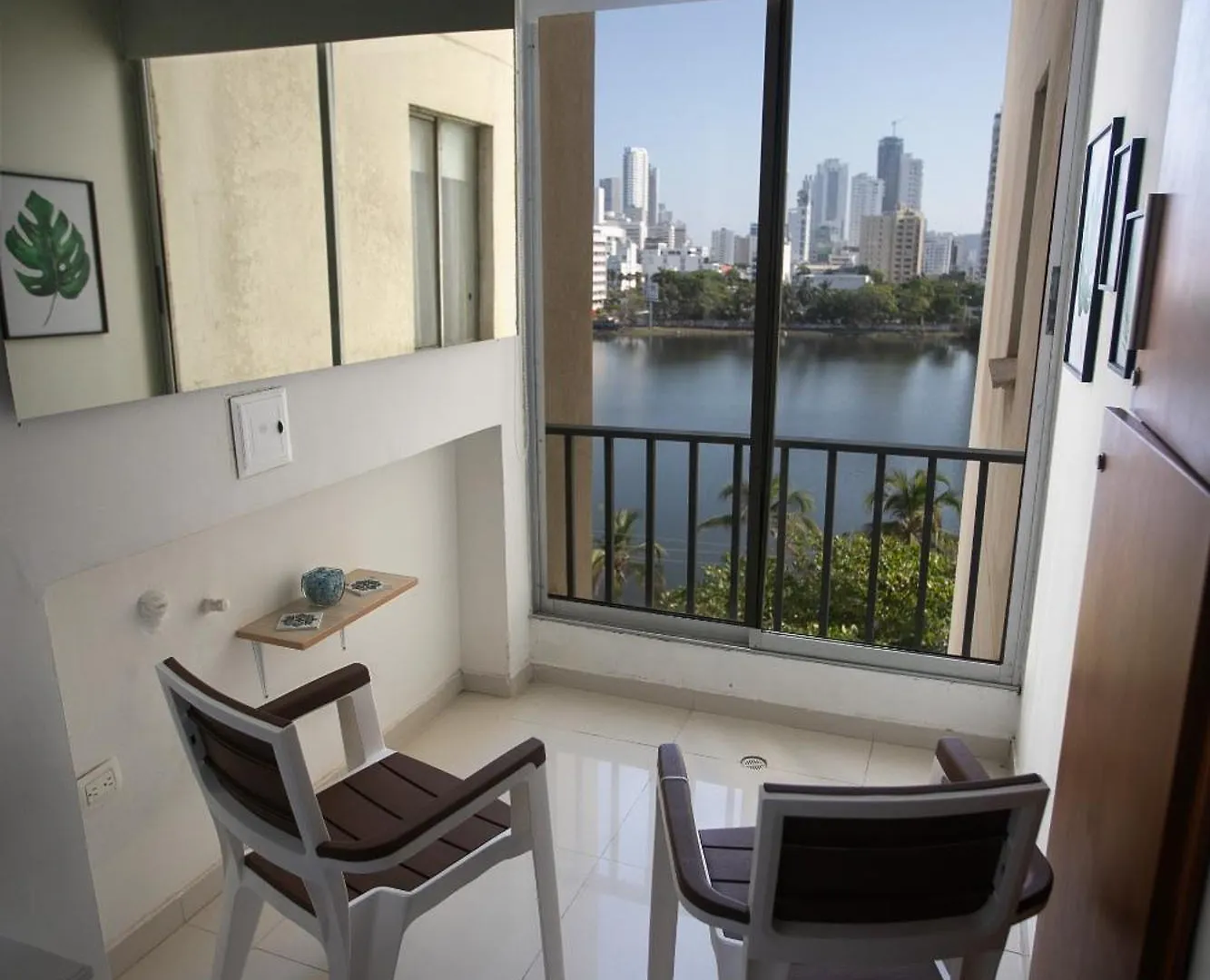 Encantador Apartamento El Laguito Bocagrande contacts